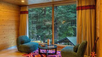 Premium Room (with balcony and bathtub) | Free WiFi