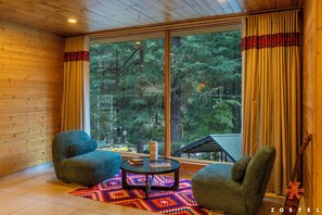 Premium Room (with balcony and bathtub) | Free WiFi