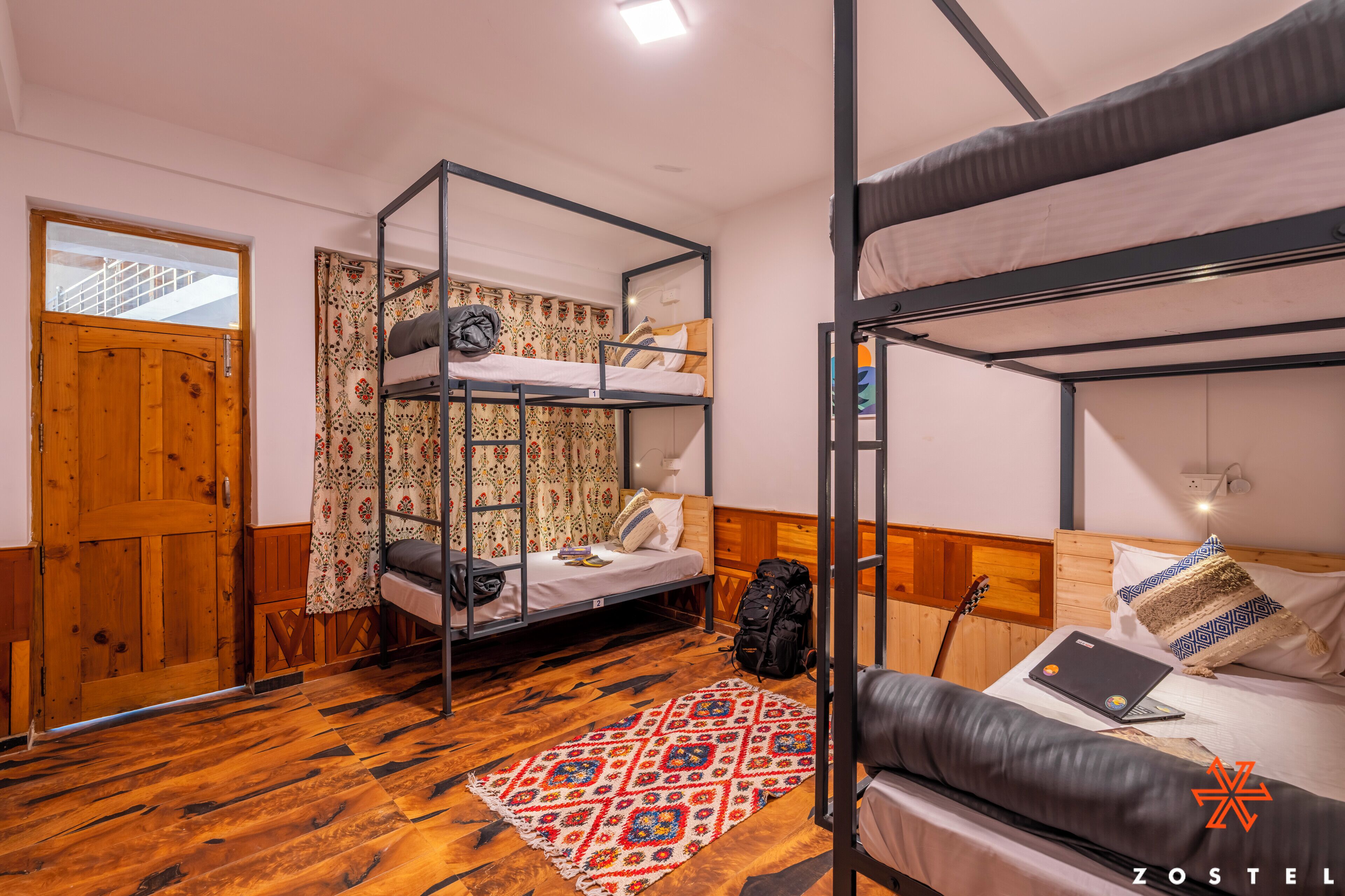 Deluxe 4 Bed Mixed Dorm | Free WiFi