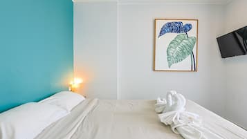 Apartment, Balcony, Mountain View | In-room safe, blackout drapes, iron/ironing board, free WiFi