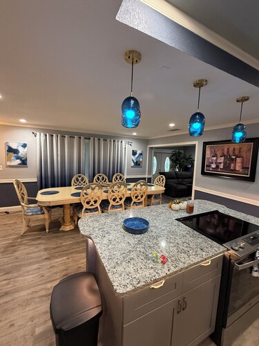 King 4 Suite home spacious fun Beach home retreat