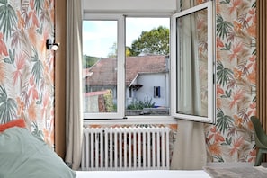 1 bedroom, WiFi, bed sheets - Room 'Chambre 7' with Shared Terrace, Wi-Fi and Air Conditioning (Salies-du-Salat)