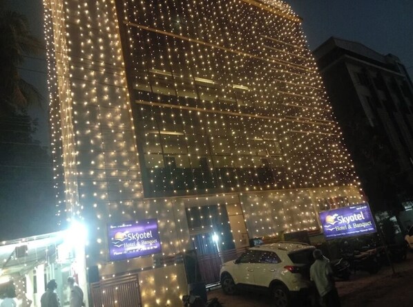 Vista frontal de la propiedad