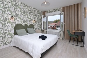 1 bedroom, WiFi, bed sheets - Room 'Chambre 7' with Shared Terrace, Wi-Fi and Air Conditioning (Salies-du-Salat)