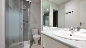 Shower, towels