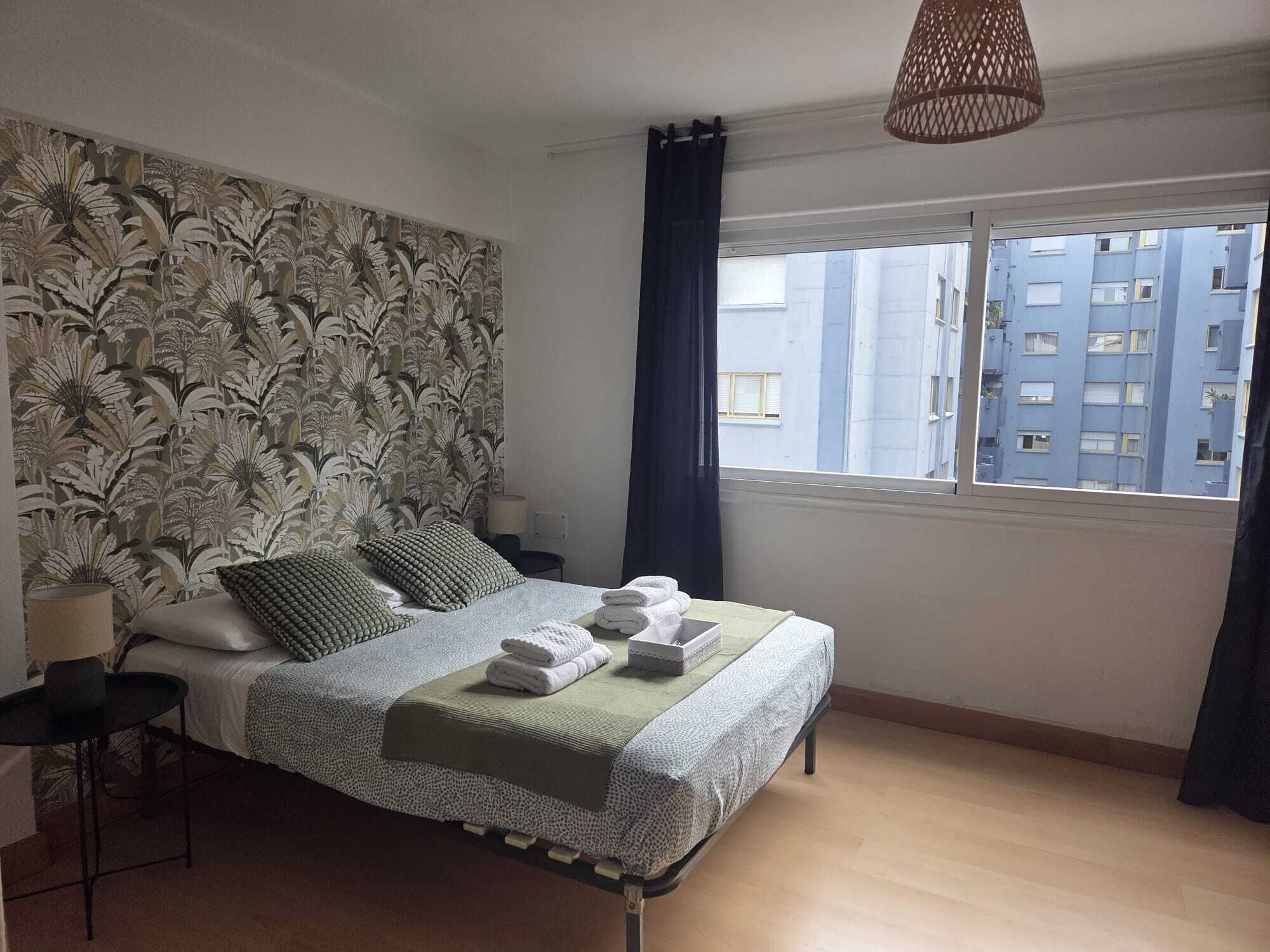 1 slaapkamer, een strijkplank/strijkijzer, wifi, beddengoed