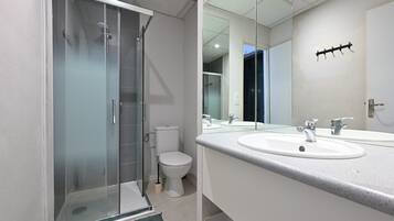 Shower, towels