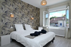 1 bedroom, WiFi, bed sheets - Room 'Chambre 7' with Shared Terrace, Wi-Fi and Air Conditioning (Salies-du-Salat)