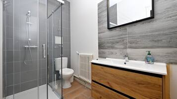 Shower, towels