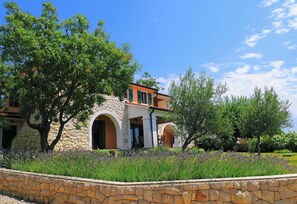Exterior - Villa Marina, Spacious 4 Bedroom Villa with Access to Two Shared Pools (Koromačno)