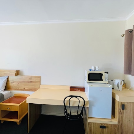 Deluxe Double Room | In-room dining
