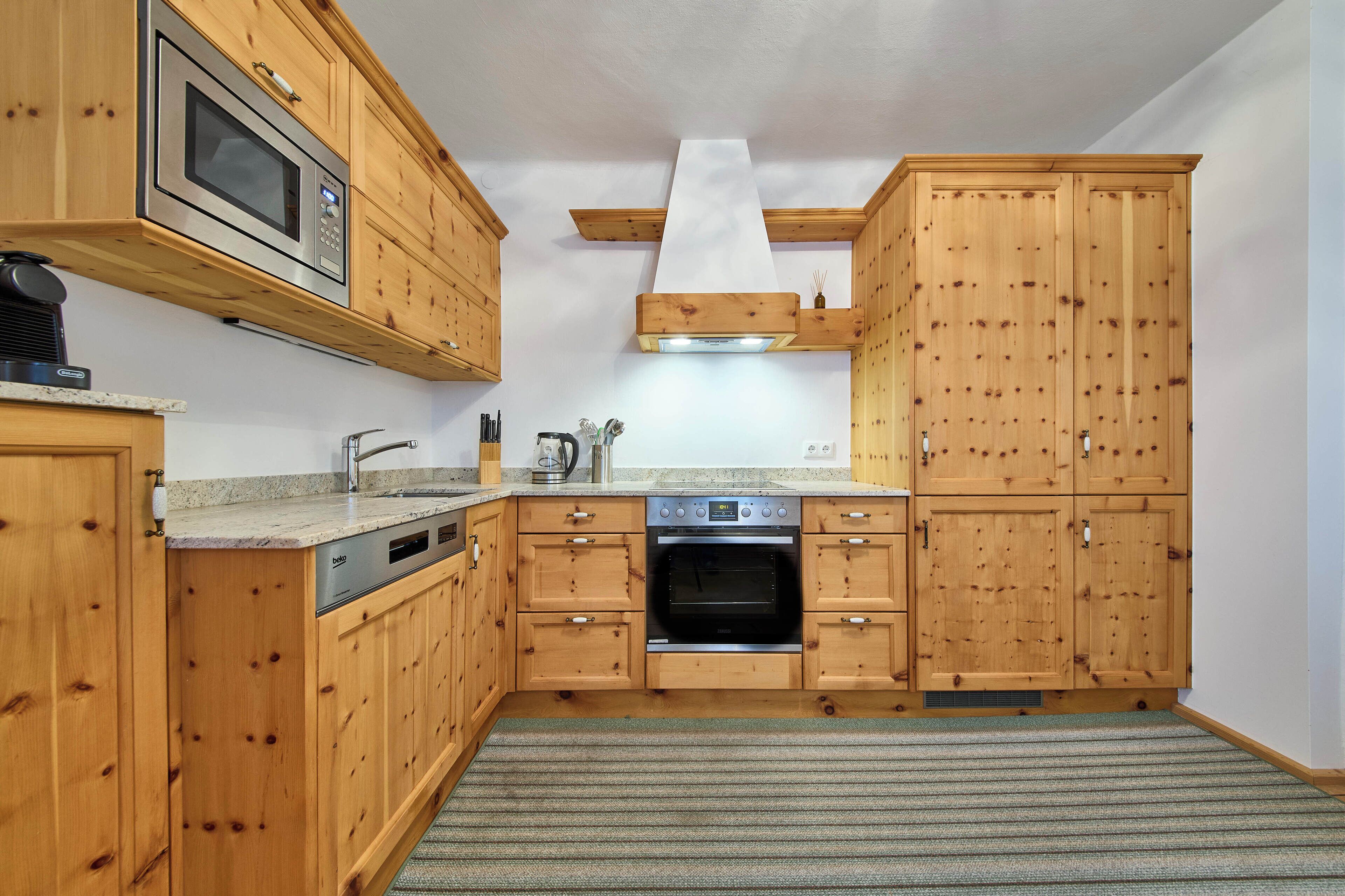 Familie huis, 2 slaapkamers, uitzicht op tuin | Privékeuken | Een koffiezetapparaat/waterkoker, een waterkoker, een broodrooster