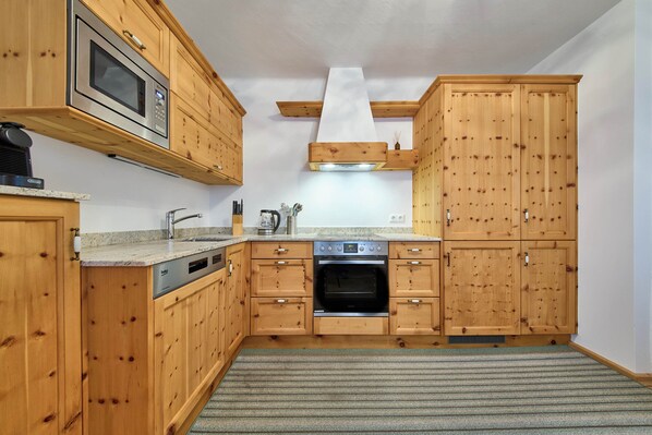 Family House, 2 Bedrooms, Garden View | Private kitchen | Coffee/tea maker, electric kettle, toaster