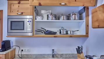 Family House, 2 Bedrooms, Garden View | Private kitchen | Coffee/tea maker, electric kettle, toaster