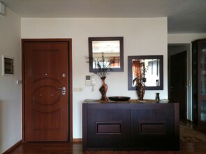 Apartment, Smoking