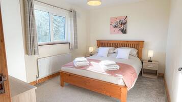 2 bedrooms, free cots/infant beds, bed sheets