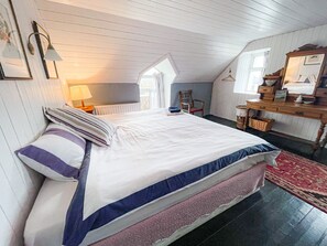 3 bedrooms, free cots/infant beds, bed sheets
