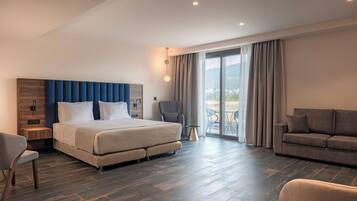 Suite Superior, balkon, pemandangan gunung | Seprai katun Mesir, seprai premium, minibar, dan brankas