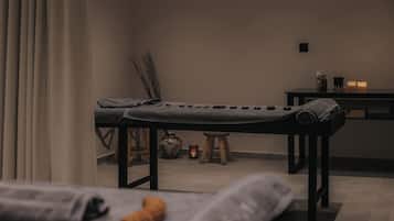 Couples treatment room(s), sauna, hot tub, steam room