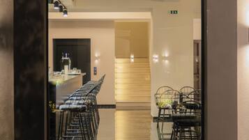 Bar (trong khuôn viên)