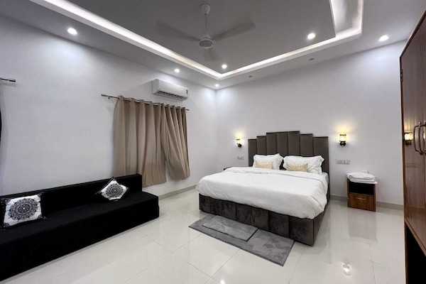 Superior Quadruple Room, Balcony | Desk, laptop workspace, soundproofing, iron/ironing board