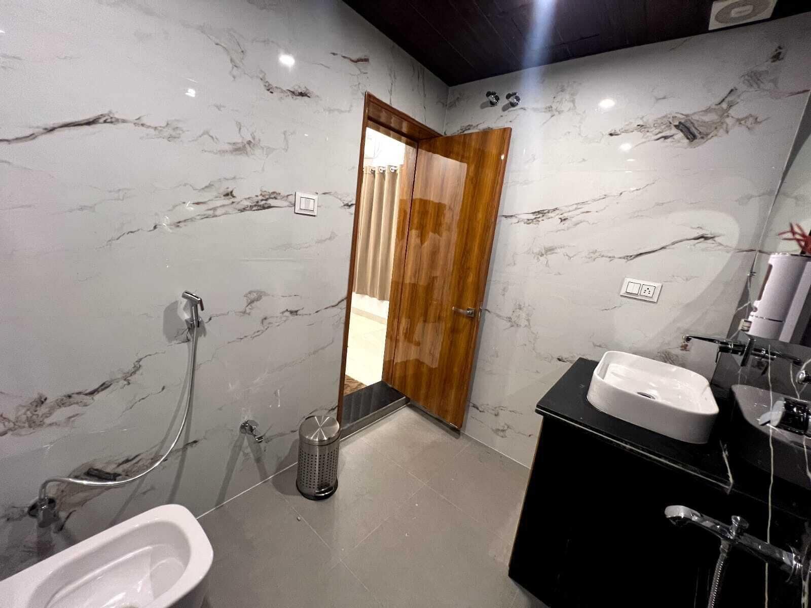 Superior-Doppelzimmer | Badezimmer | Dusche, kostenlose Toilettenartikel, Haartrockner, Handtücher