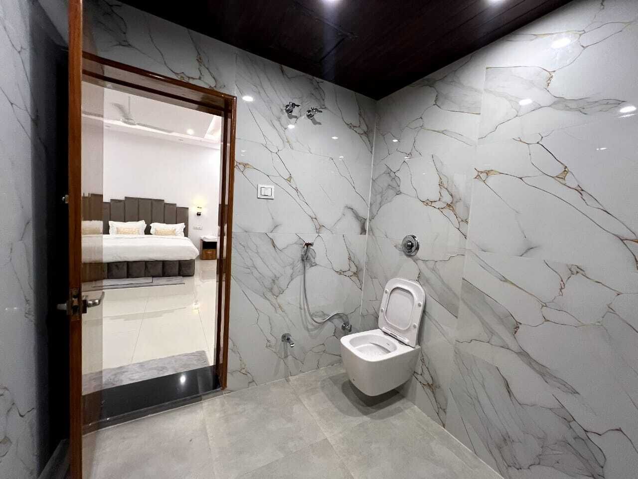 Superior-Vierbettzimmer, Balkon | Badezimmer | Dusche, kostenlose Toilettenartikel, Haartrockner, Handtücher