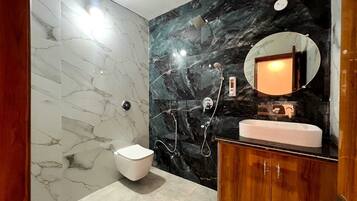 Luxury Double Room | Bilik Mandi | Pancuran mandi, kelengkapan dandanan diri percuma, pengering rambut