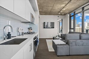 Fridge, microwave, oven, stovetop