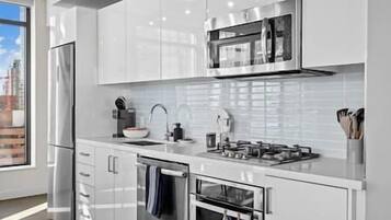 Fridge, microwave, oven, stovetop