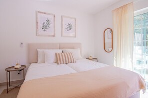 2 bedrooms, iron/ironing board, free WiFi, bed sheets - Casa Flor do Mar - Beautiful apt in the centre of Carvoeiro (Carvoeiro)