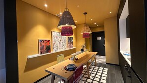 Apartment, 1 Schlafzimmer, barrierefrei, Stadtblick | Speisen