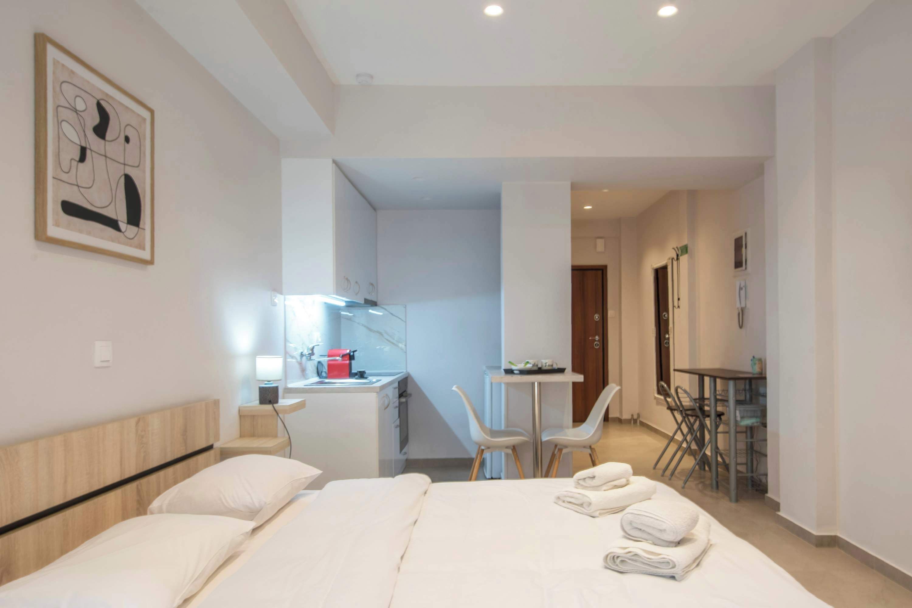 Iron/ironing board, WiFi, bed sheets