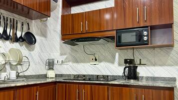 Apartment, 3 Bedrooms, Accessible, Smoking | Interior