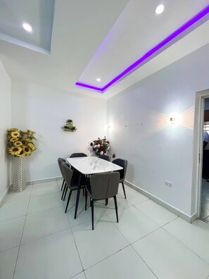 Apart Daire, 3 Yatak Odası, Engellilere Uygun, Sigara İçilebilir | Yemek sevisi