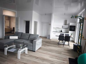 Una Smart TV, libros