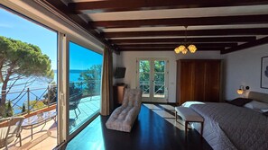 6 bedrooms, iron/ironing board, free WiFi, bed sheets