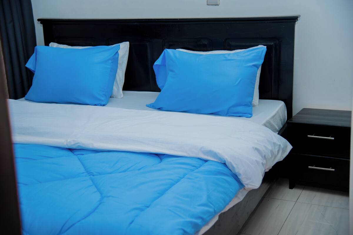 Apartment, Balcony, Mountain View | In-room safe, desk, soundproofing, WiFi (free)