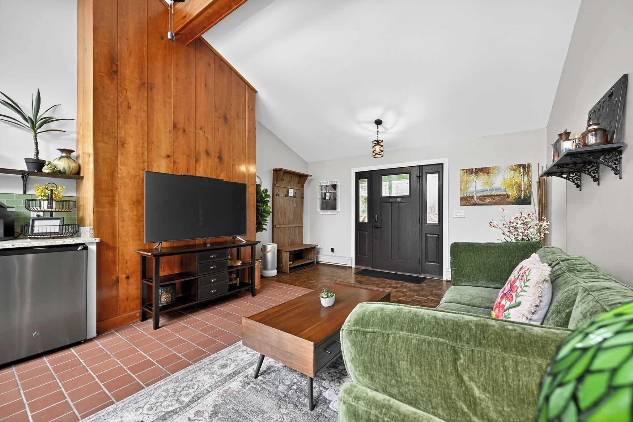 TV, fireplace, books, offices