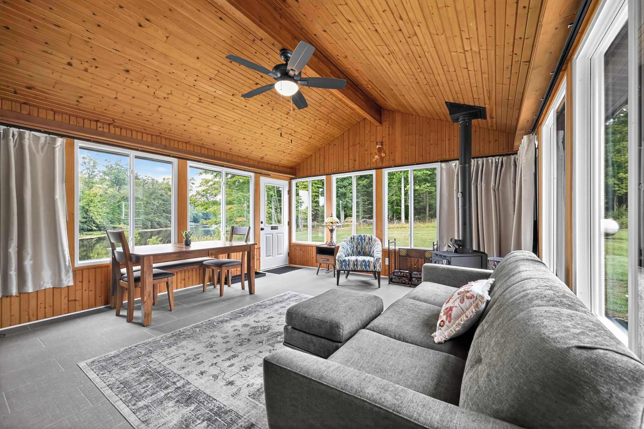 Fernseher, Kamin, Arbeitsbereiche