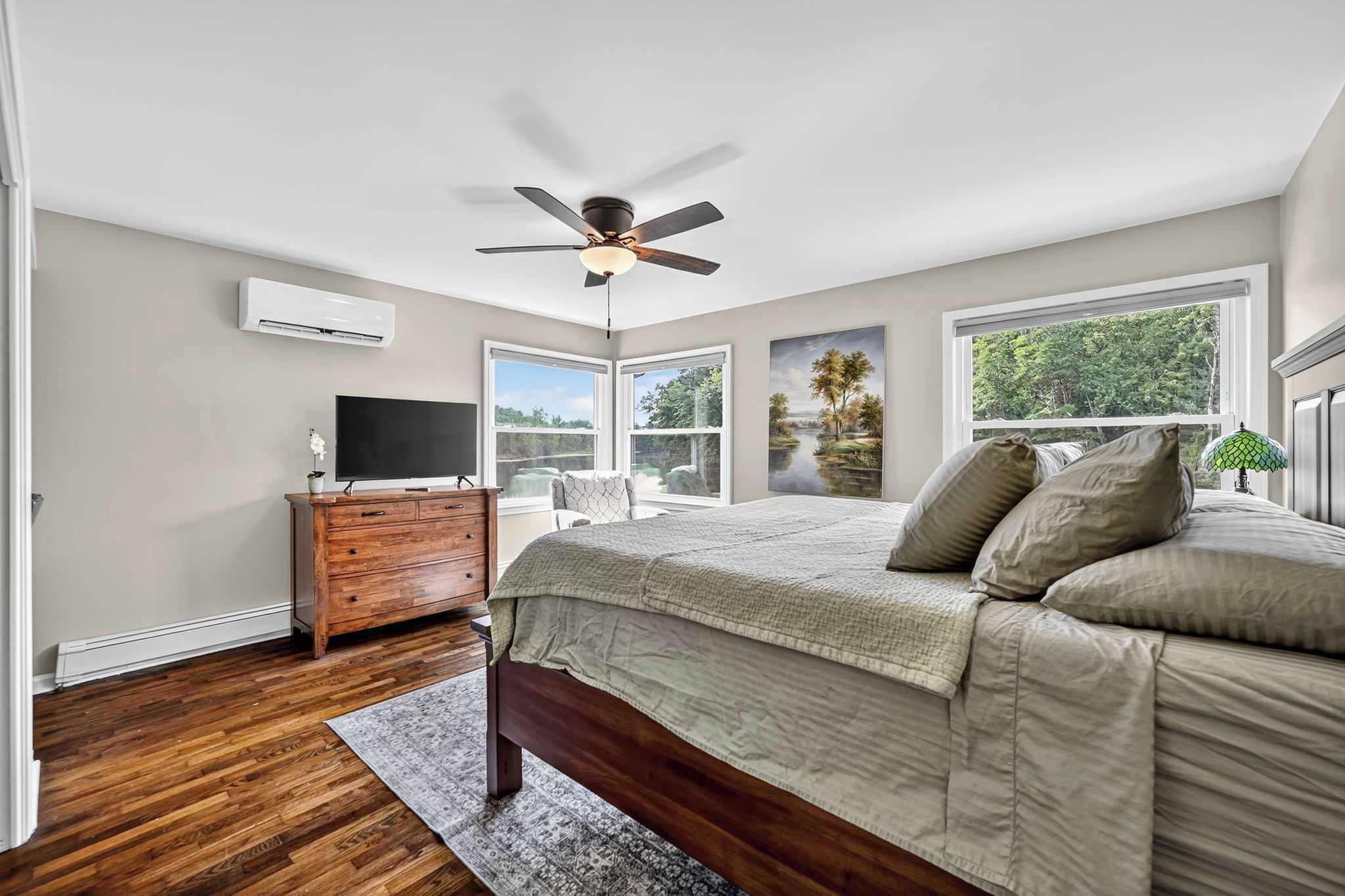 3 Schlafzimmer, Schreibtisch, Bügeleisen/Bügelbrett, Reisekinderbett