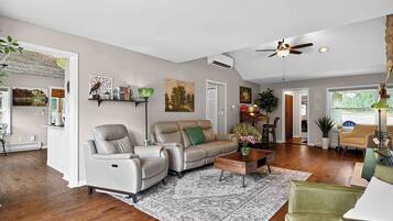 Fernseher, Kamin, Arbeitsbereiche