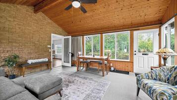 Fernseher, Kamin, Arbeitsbereiche