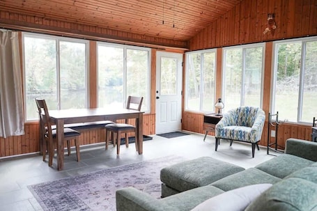 Interior. The Grand Riverhouse & Bunkhouse