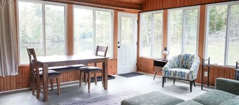 The Grand Riverhouse & Bunkhouse