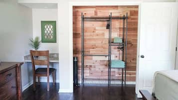 4 bedrooms, desk, iron/ironing board, travel crib