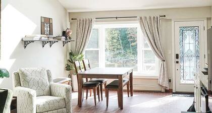 The Grand Riverhouse & Bunkhouse