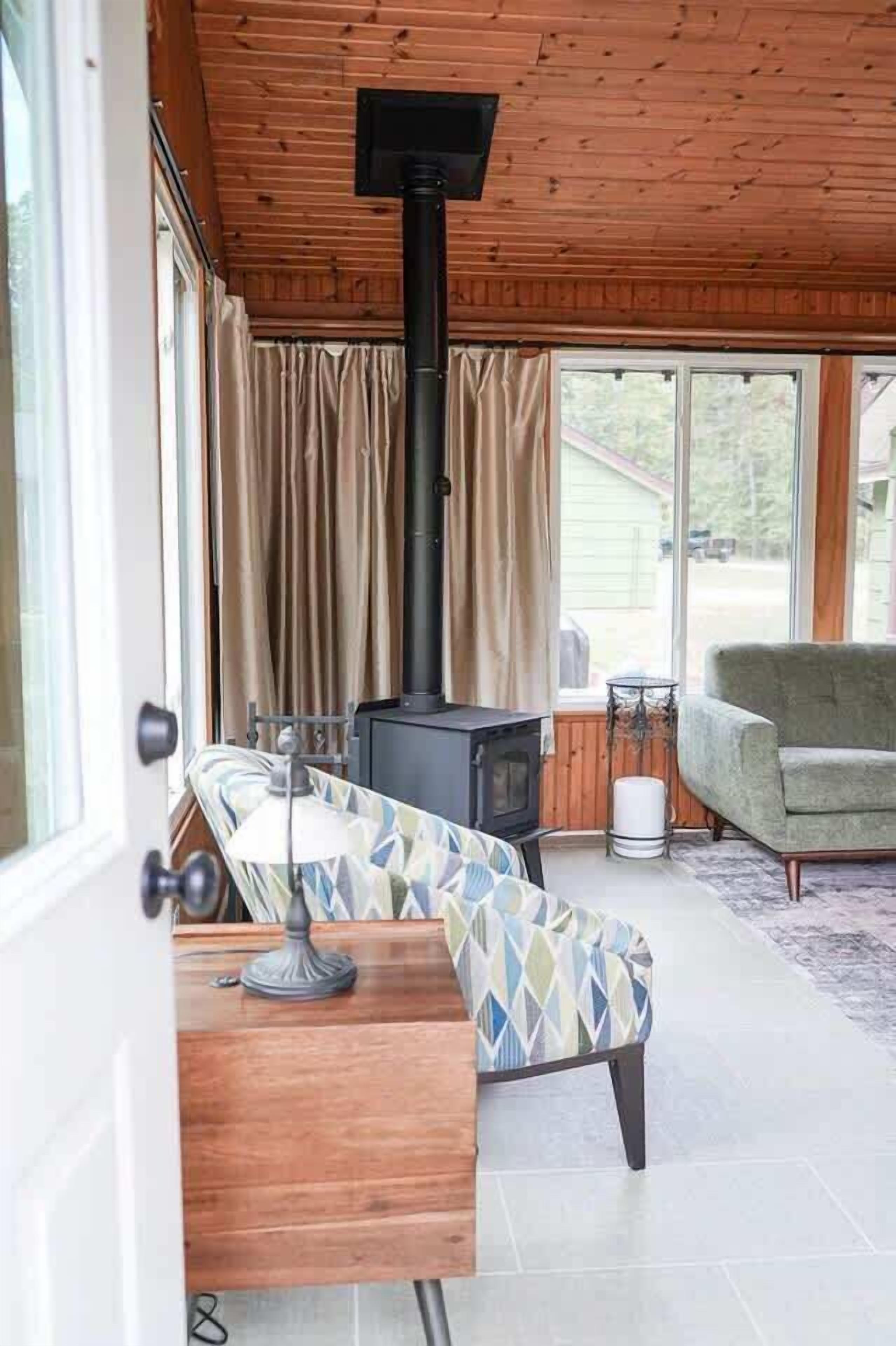 TV, fireplace, books, offices