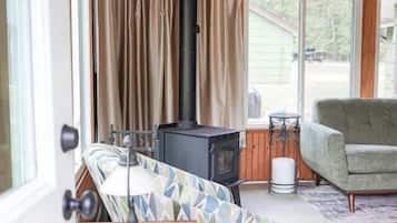 TV, fireplace, books, offices