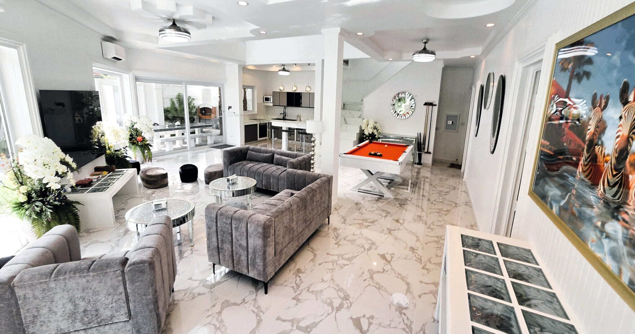 럭셔리 빌라, 전용 수영장, 수영장 전망 | 거실 공간 | 케이블 채널 시청이 가능한 85인치 LED TV, 넷플릭스, 장난감